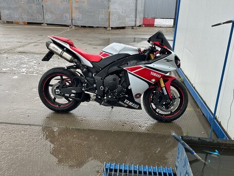 2012 Yamaha YZF-R1, белый, 1200000 рублей, вид 1