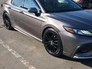2021 Toyota Camry US Market VIII (XV70) Рестайлинг, серебристый, 2200000 рублей, вид 5