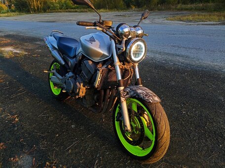 2002 Honda CB 900F Hornet, серебристый, 375000 рублей, вид 3