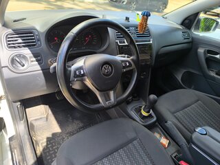 2017 Volkswagen Polo V Рестайлинг, белый, 870000 рублей, вид 5