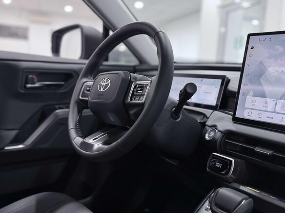 2026 Toyota RAV4 VI (XA60), белый - вид 20