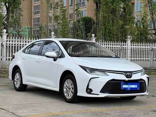 2022 Toyota Corolla XII (E210), белый, 1280000 рублей, вид 2