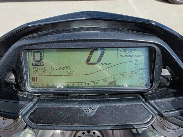 2014 MV Agusta Rivale 800, красный, 600000 рублей - вид 2