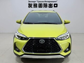 2021 Toyota Yaris IV, жёлтый, 945000 рублей, вид 2