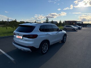 2019 BMW X5 40i IV (G05/G18), белый, 5750000 рублей, вид 3