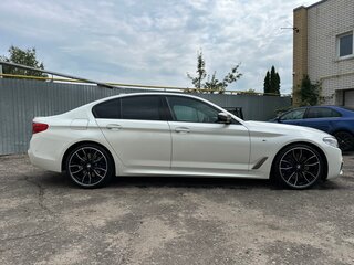 2018 BMW 5 серии M550d xDrive VII (G30/G31/G38), белый, 4800000 рублей, вид 5