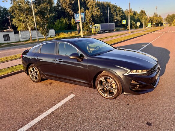 2021 Kia K5 III, синий - вид 3