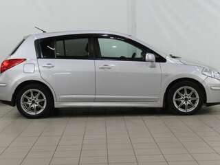 2011 Nissan Tiida I Рестайлинг, серебристый, 700000 рублей, вид 5