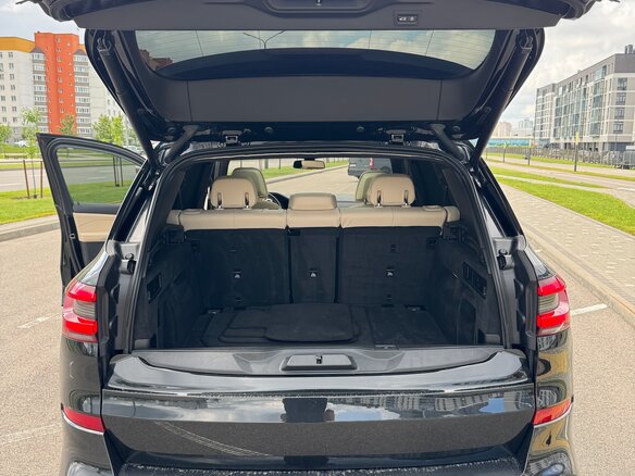 2021 BMW X5 M50i IV (G05/G18), чёрный, 4500000 рублей - вид 12