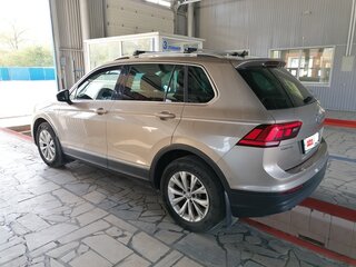 2018 Volkswagen Tiguan II, бежевый, 2250000 рублей, вид 4