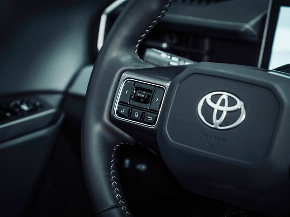 2026 Toyota RAV4 VI (XA60), белый, 4250000 рублей - вид 24