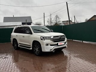 2019 Toyota Land Cruiser 200 Series Рестайлинг 2, белый, 7000000 рублей, вид 3