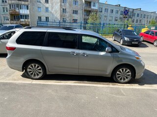 2015 Toyota Sienna III Рестайлинг, серый, 2050000 рублей, вид 3