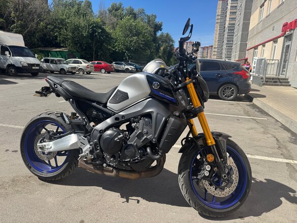 2022 Yamaha MT-09 (FZ-09), серебристый, 1250000 рублей - вид 3