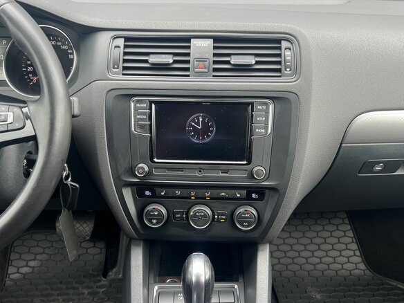 2015 Volkswagen Jetta VI Рестайлинг, серебристый, 1080000 рублей - вид 15
