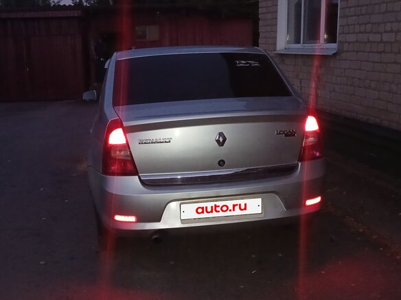 2011 Renault Logan I Рестайлинг, серый, 430000 рублей - вид 1