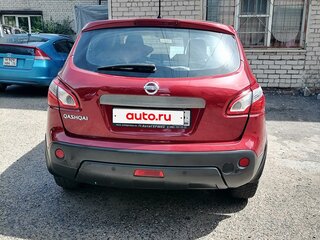 2011 Nissan Qashqai I Рестайлинг, красный, 820000 рублей, вид 4