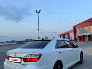 2017 Toyota Camry VII (XV50) Рестайлинг 2, белый, 2300000 рублей, вид 4