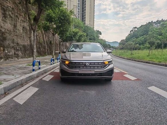 2023 Volkswagen Sagitar III Рестайлинг, коричневый, 1599777 рублей - вид 1