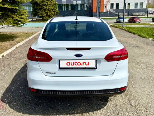 2015 Ford Focus III Рестайлинг, белый - вид 5