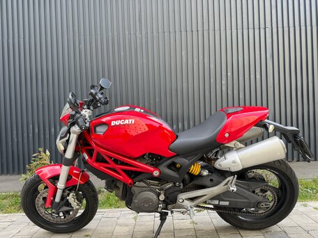 2008 Ducati Monster 696, красный, 385000 рублей, вид 1