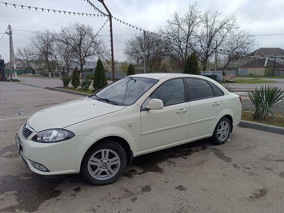 2014 Daewoo Gentra II, бежевый, 500000 рублей