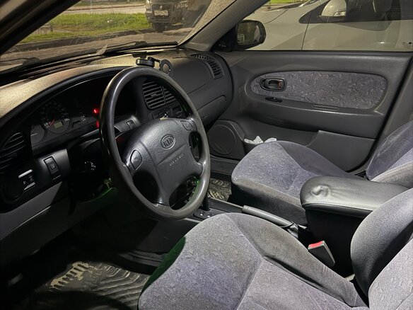 2006 Kia Spectra I Рестайлинг 2, серебристый, 300000 рублей - вид 2