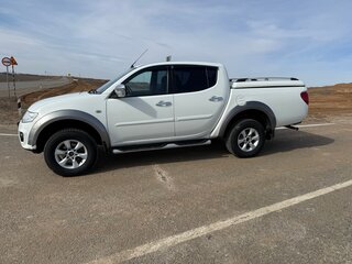 2014 Mitsubishi L200 IV Рестайлинг, белый, 1650000 рублей, вид 5