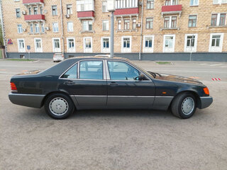 1991 Mercedes-Benz S-Класс 400 III (W140), чёрный, 3500000 рублей, вид 4