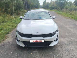 2021 Kia K5 III, белый, 3100000 рублей, вид 1