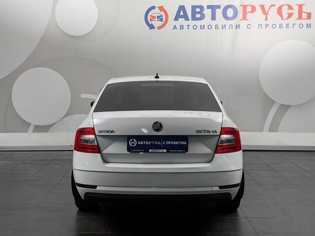 2017 Skoda Octavia III (A7) Рестайлинг, белый, 1448000 рублей, вид 4