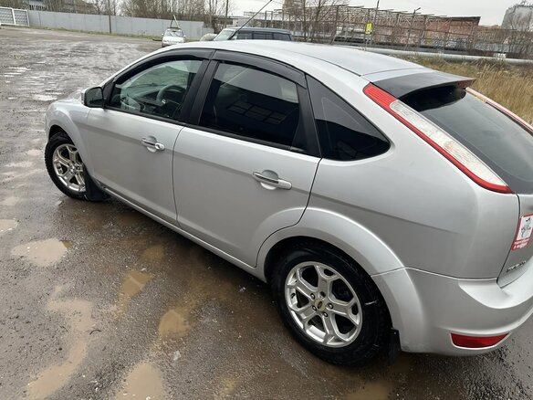 2010 Ford Focus II Рестайлинг, серебристый, 549000 рублей - вид 4