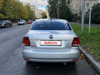 2018 Volkswagen Polo V Рестайлинг, серебристый, 970000 рублей, вид 3