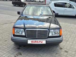 1993 Mercedes-Benz E-Класс 220 I (W124), чёрный, 550000 рублей, вид 2