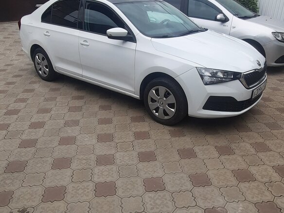 2021 Skoda Rapid II, белый, 1100000 рублей - вид 2