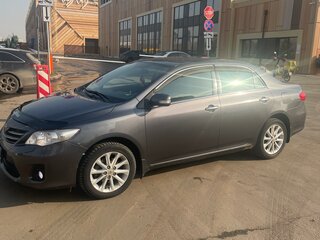 2010 Toyota Corolla X (E140, E150) Рестайлинг, серый, 990000 рублей, вид 3