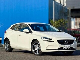 2018 Volvo V40 II Рестайлинг, белый, 1060060 рублей, вид 3