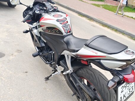2007 Honda CBR 600RR, серебристый, 580000 рублей, вид 4