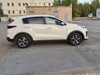 2019 Kia Sportage IV Рестайлинг, белый, 2390000 рублей, вид 2