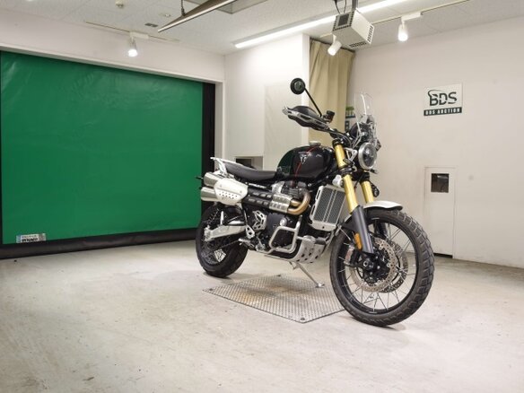 2025 Triumph Scrambler, чёрный