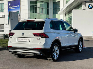 2017 Volkswagen Tiguan II, белый, 2999000 рублей, вид 5