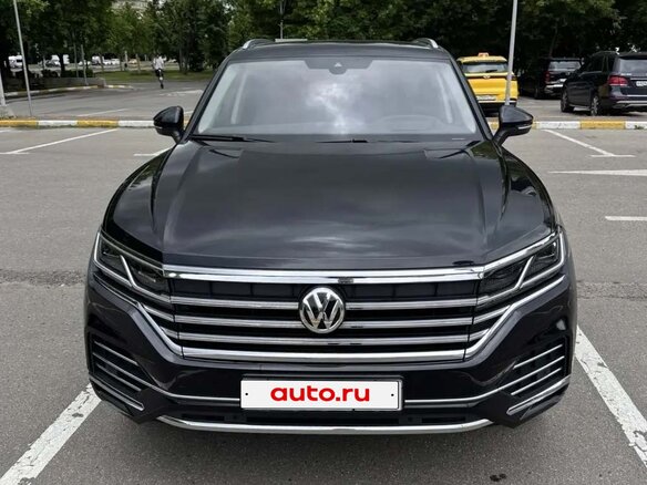 2020 Volkswagen Touareg III, чёрный, 6100000 рублей - вид 1