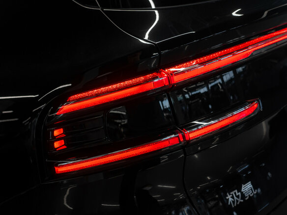 2026 Zeekr 8X 70 kWh, чёрный - вид 37