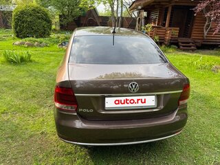 2017 Volkswagen Polo V Рестайлинг, коричневый, 1600000 рублей, вид 4