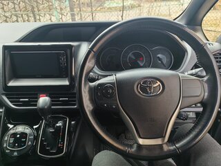 2018 Toyota Noah III (R80) Рестайлинг, чёрный, 3000000 рублей, вид 5