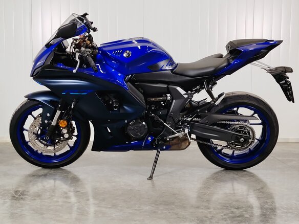 2022 Yamaha YZF-R7, синий, 799000 рублей - вид 4