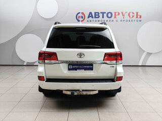 2015 Toyota Land Cruiser 200 Series Рестайлинг 2, белый, 4290000 рублей, вид 4