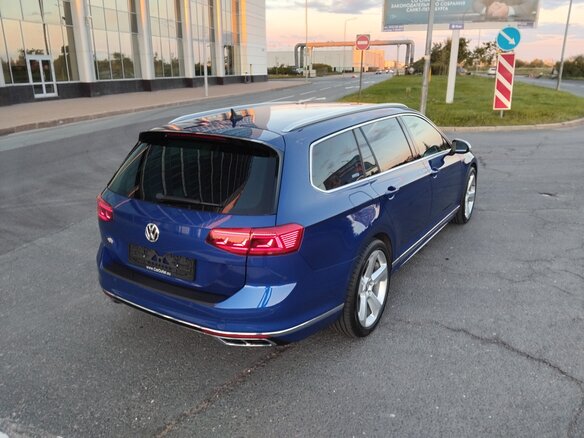 2020 Volkswagen Passat B8 Рестайлинг, синий, 2275000 рублей - вид 4