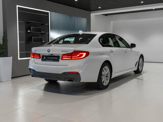 2018 BMW 5 серии 520d xDrive VII (G30/G31/G38), белый, 4250000 рублей, вид 4