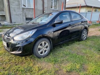 2013 Hyundai Solaris I, чёрный, 700000 рублей, вид 2